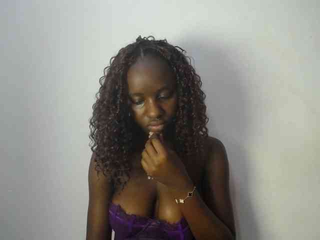 Cherrydoll8 webcam