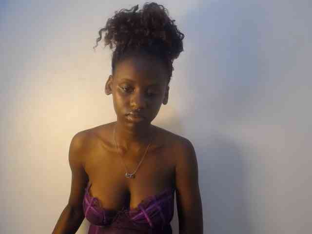 Cherrydoll8 webcam