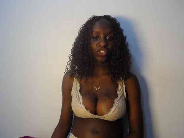 Cherrydoll8 webcam