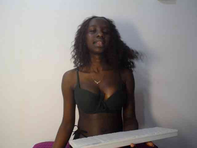 Cherrydoll8 webcam
