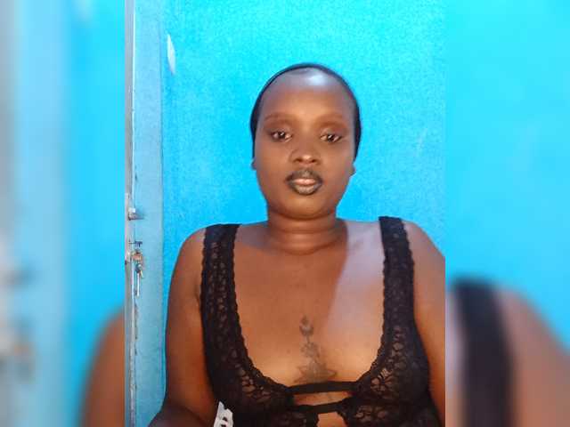 Cutesilence, live now on BongaCams