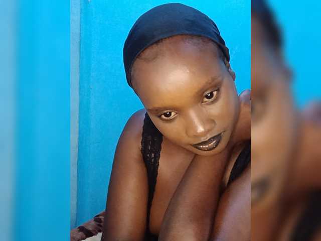 Cutesilence, live now on BongaCams