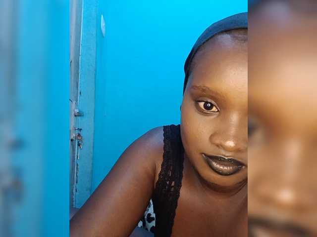 Cutesilence, live now on BongaCams