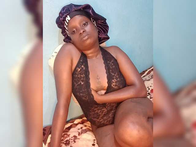 Cutesilence live cam on BongaCams