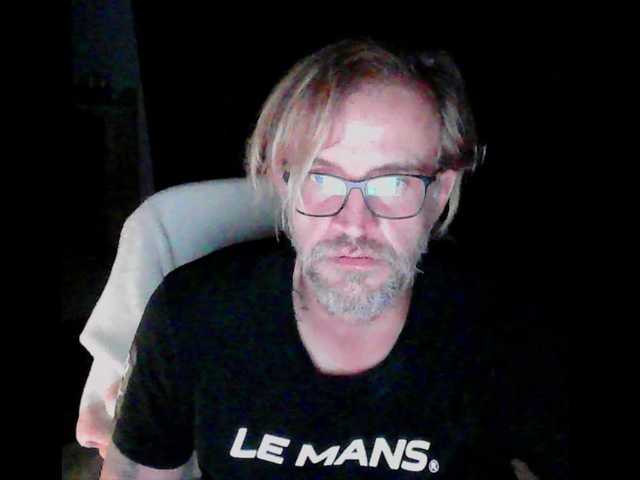 NightPixels — live male cam