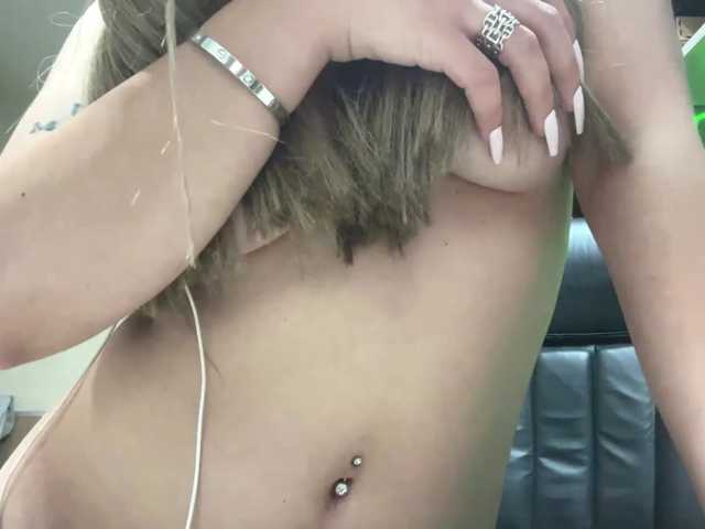 AnnaHoupt live cam on BongaCams