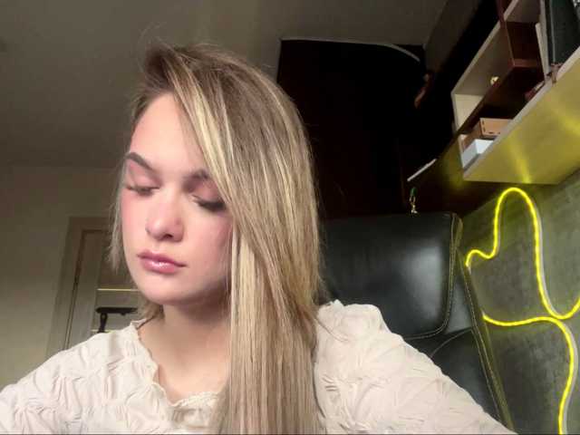 AnnaHoupt live cam on BongaCams