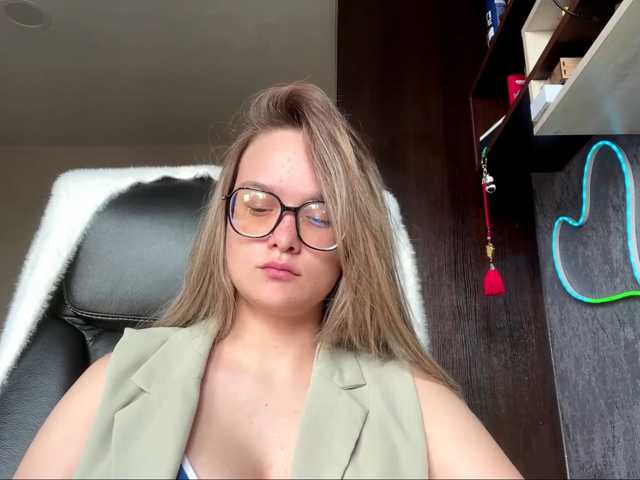 AnnaHoupt live cam on BongaCams
