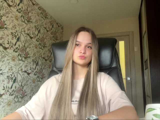 AnnaHoupt live cam on BongaCams