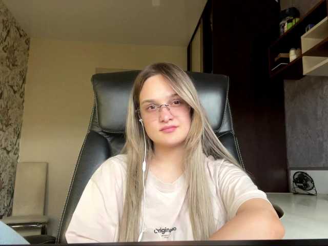 AnnaHoupt live cam on BongaCams
