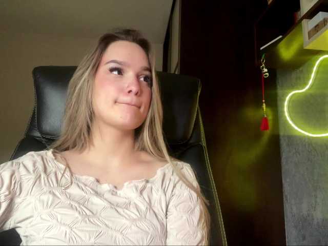 AnnaHoupt — live female cam