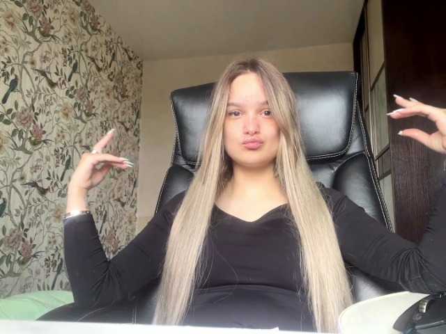 AnnaHoupt live cam on BongaCams