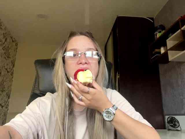 AnnaHoupt