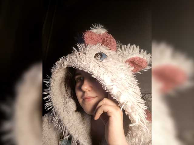 Amelie96, 25 y/o - Live Cam on BongaCams