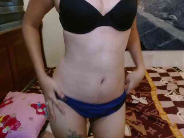 SweetGemsHotDesire webcam