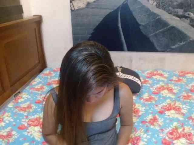 SweetGemsHotDesire webcam