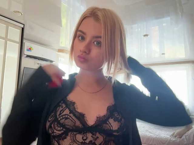 Kaderii1 live cam on BongaCams