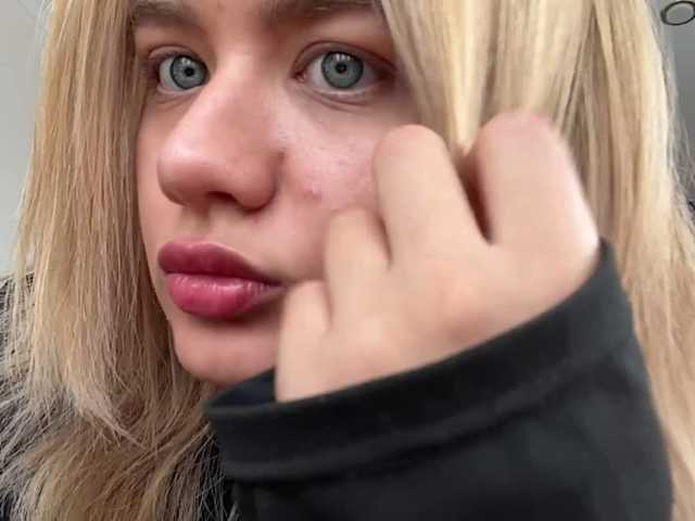 Kaderii1 live cam on BongaCams