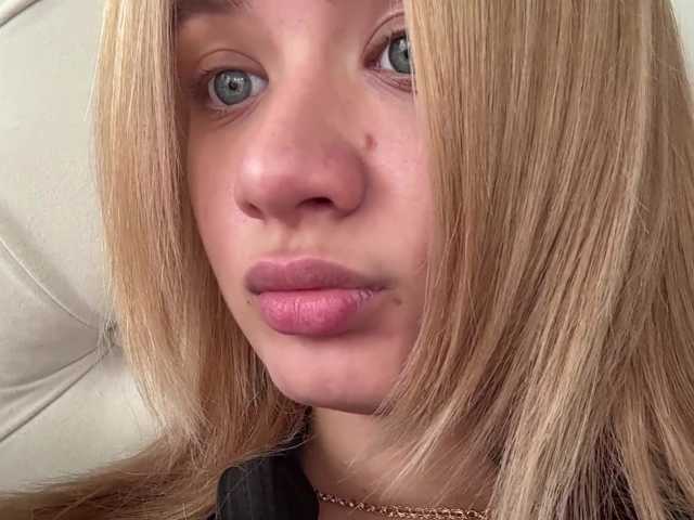 Kaderii1 live cam on BongaCams