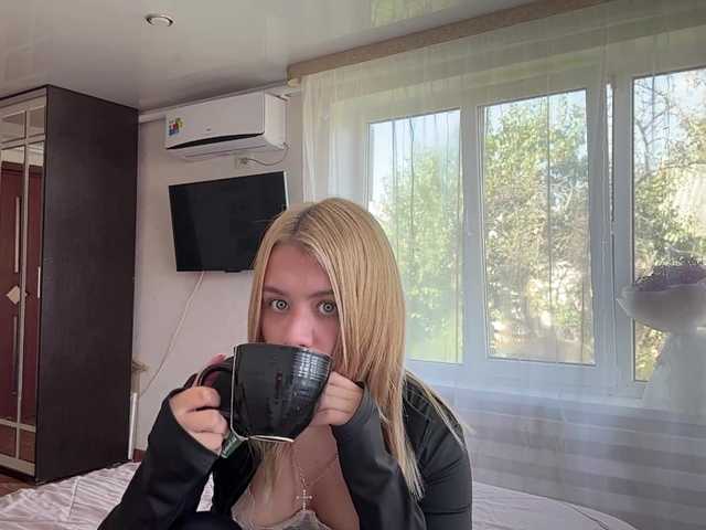 Kaderii1 live cam on BongaCams