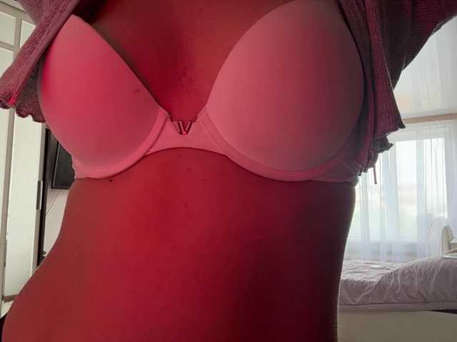 Kaderii1 live cam on BongaCams