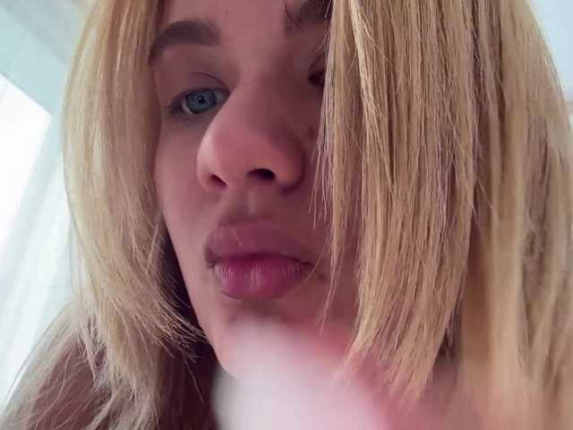 Kaderii1 live cam on BongaCams