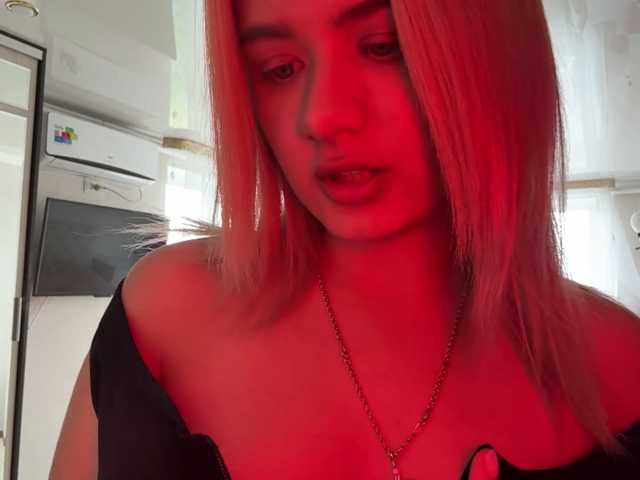 Kaderii1 live cam on BongaCams