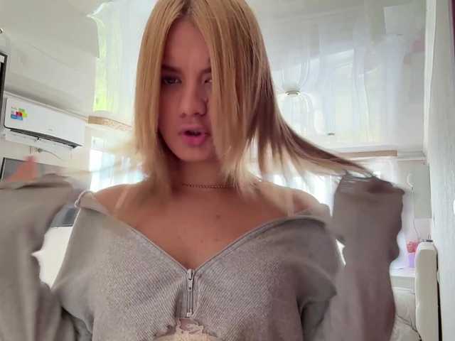 Kaderii1 live cam on BongaCams