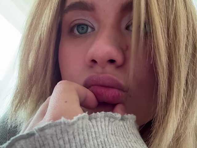 Kaderii1 live cam on BongaCams