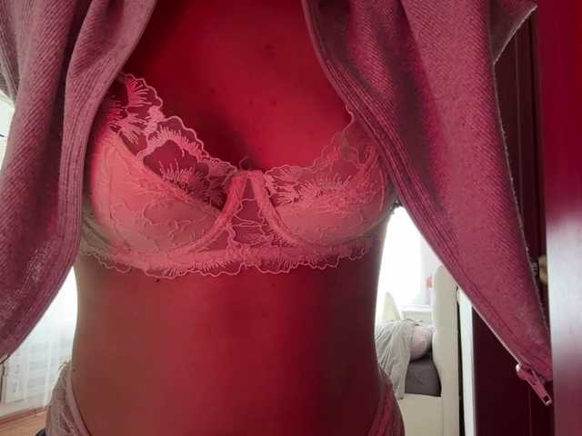 Kaderii1 live cam on BongaCams