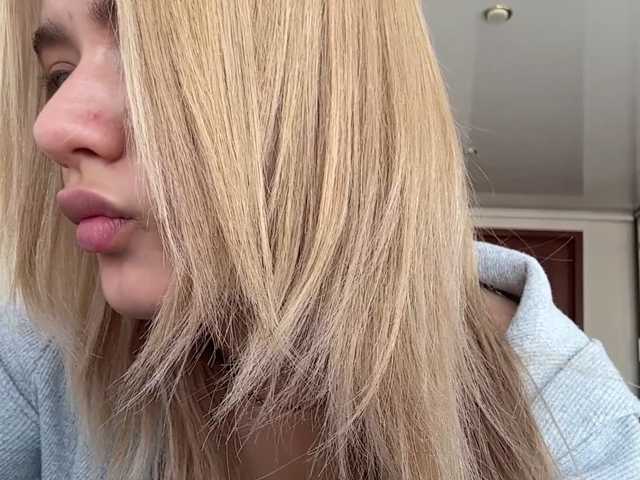 Kaderii1 live cam on BongaCams
