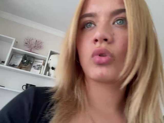 Kaderii1 live cam on BongaCams