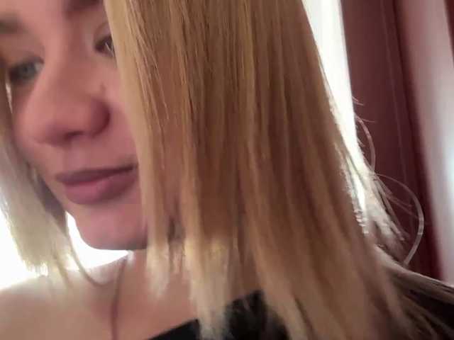 Kaderii1 live cam on BongaCams