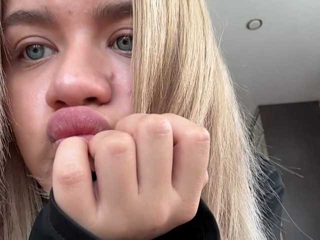 Kaderii1 live cam on BongaCams