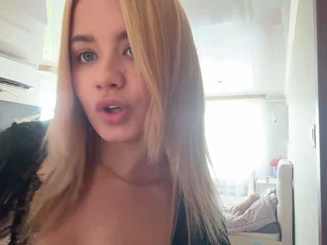 Kaderii1 live cam on BongaCams
