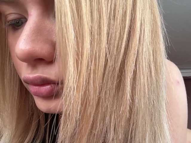 Kaderii1 live cam on BongaCams