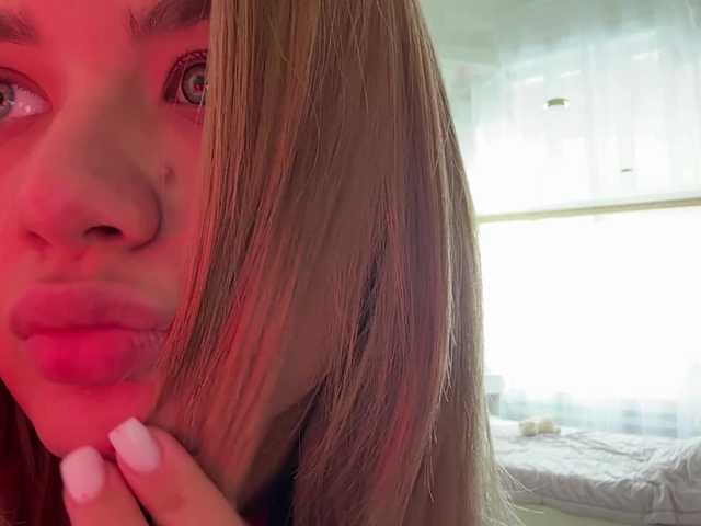 Kaderii1 live cam on BongaCams