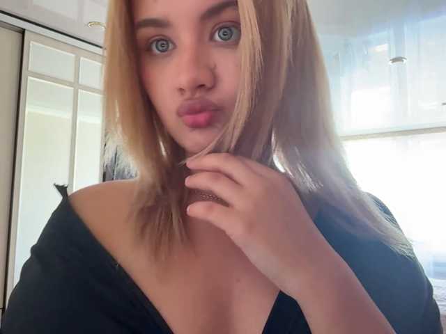 Kaderii1 live cam on BongaCams