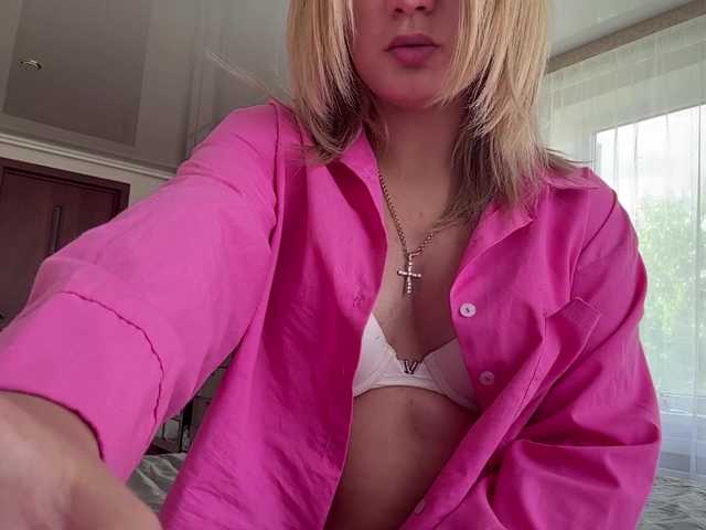 Kaderii1 live cam on BongaCams