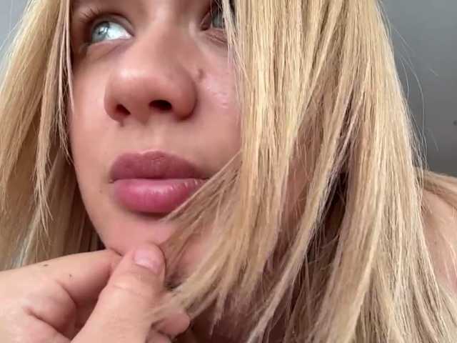 Kaderii1 live cam on BongaCams