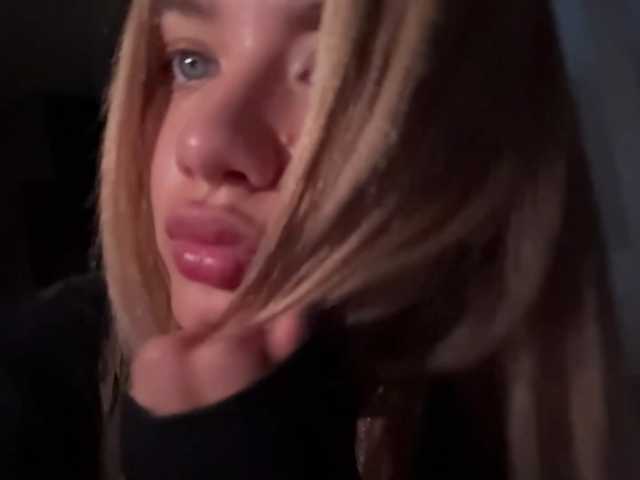 Kaderii1 live cam on BongaCams