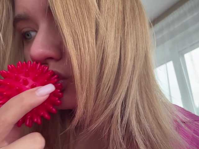 Kaderii1 — live female cam