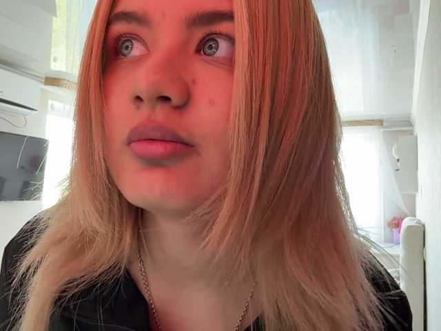 Kaderii1 live cam on BongaCams
