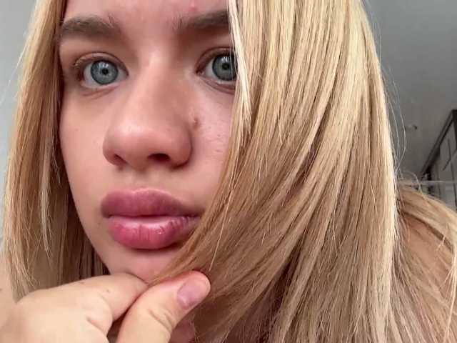 Kaderii1 live cam on BongaCams