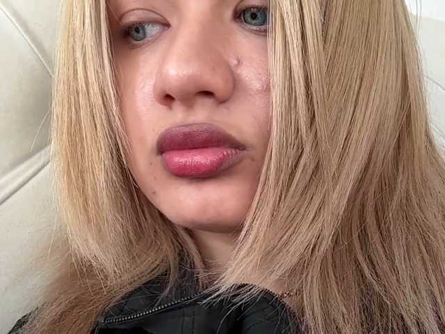 Kaderii1 live cam on BongaCams