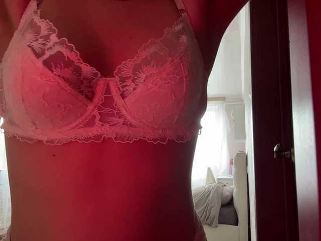 Kaderii1 live cam on BongaCams