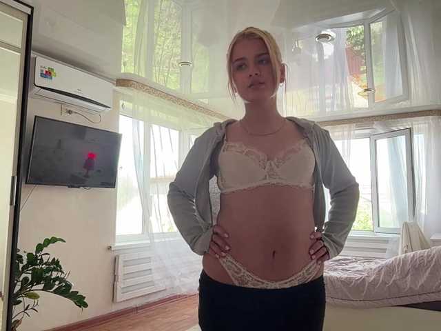 Kaderii1 live cam on BongaCams