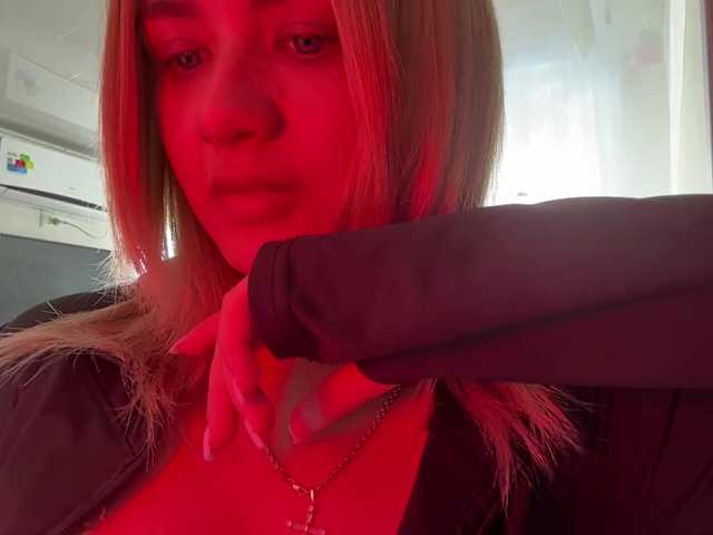 Kaderii1 live cam on BongaCams