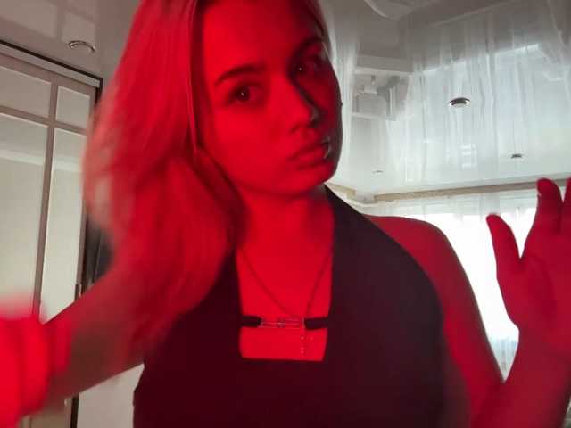 Kaderii1 live cam on BongaCams