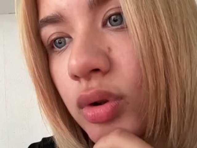 Kaderii1 live cam on BongaCams